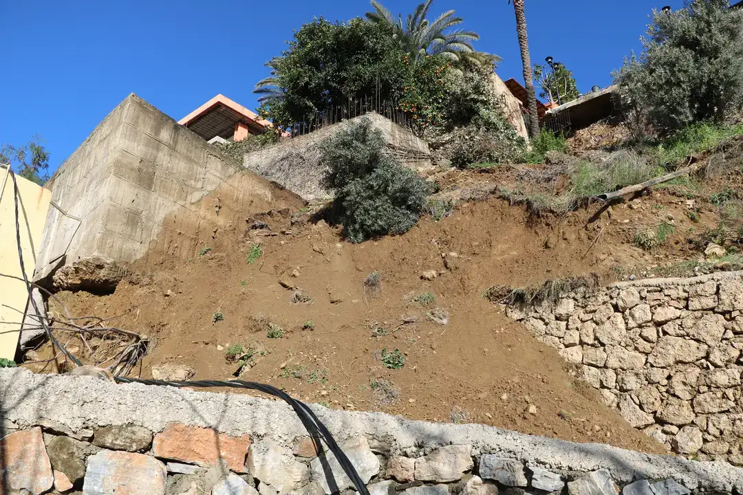 Alanya'da Toprak Kayması Anı Görüntülendi 1